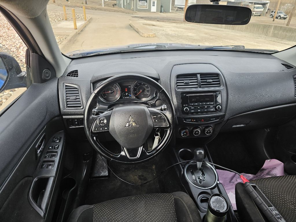 2016 Mitsubishi Outlander Image 9