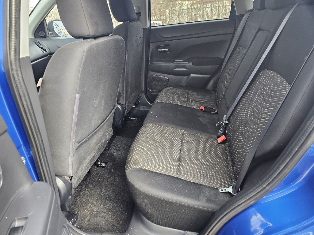 2016 Mitsubishi Outlander Image 11