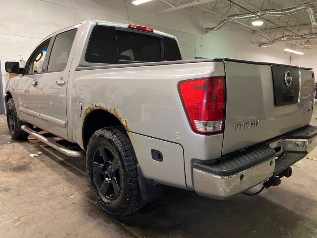 2005 Nissan Titan Image 3