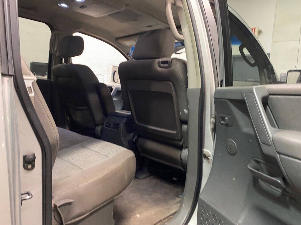 2005 Nissan Titan Image 15