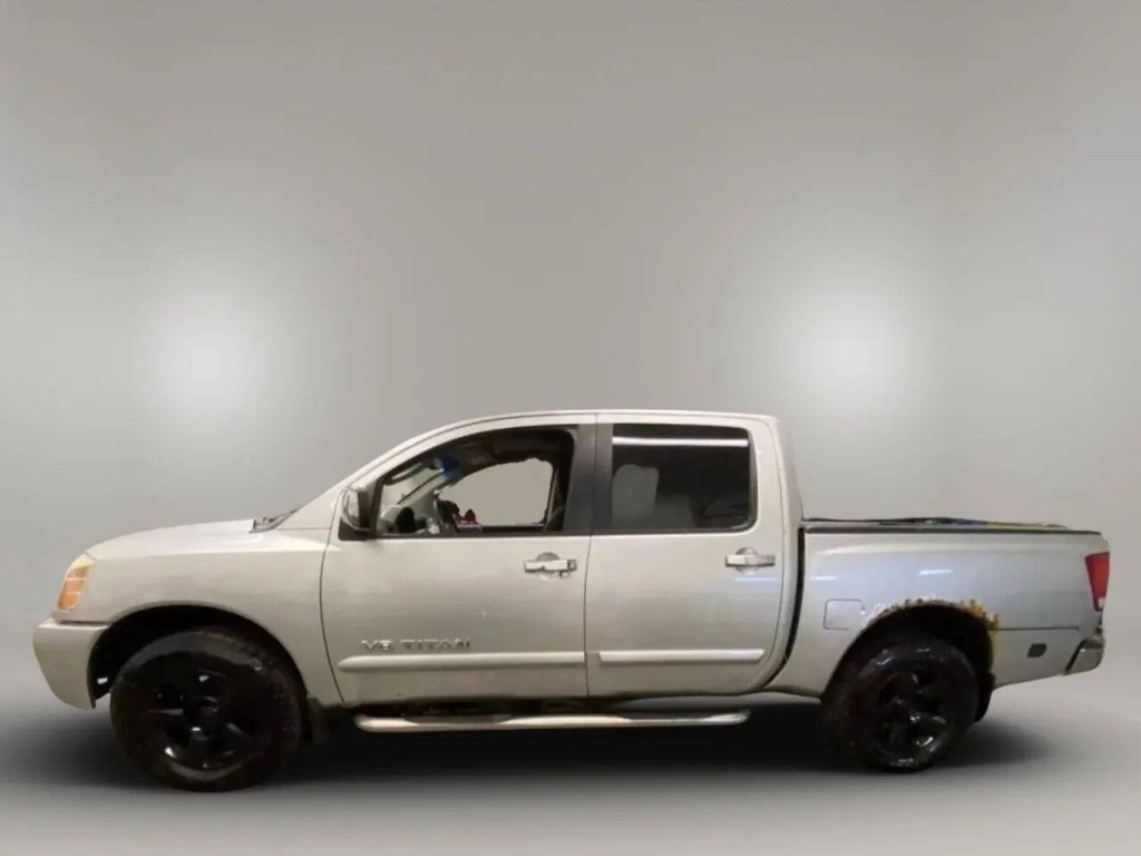 2005 Nissan Titan Image 2