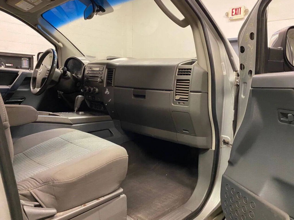 2005 Nissan Titan Image 13