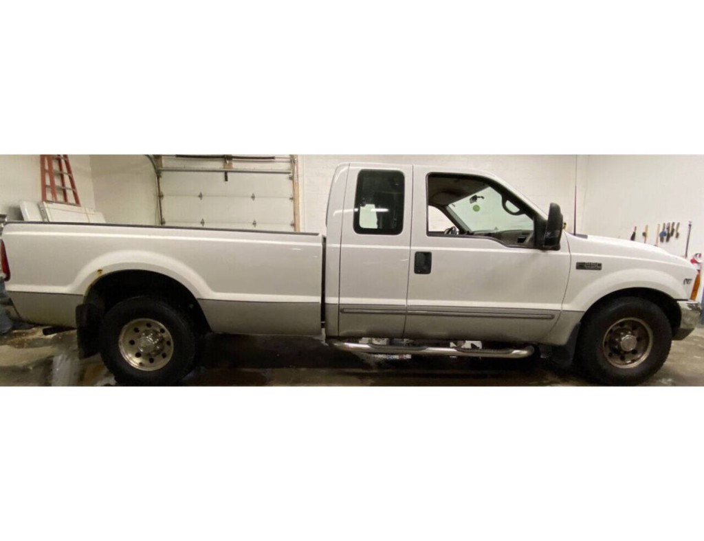 1999 Ford F-250 Image 2