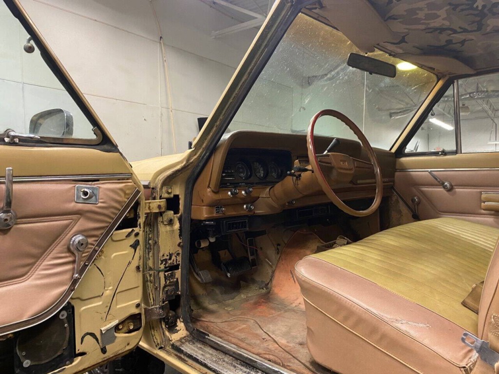 1979 Jeep Wagoneer Image 12