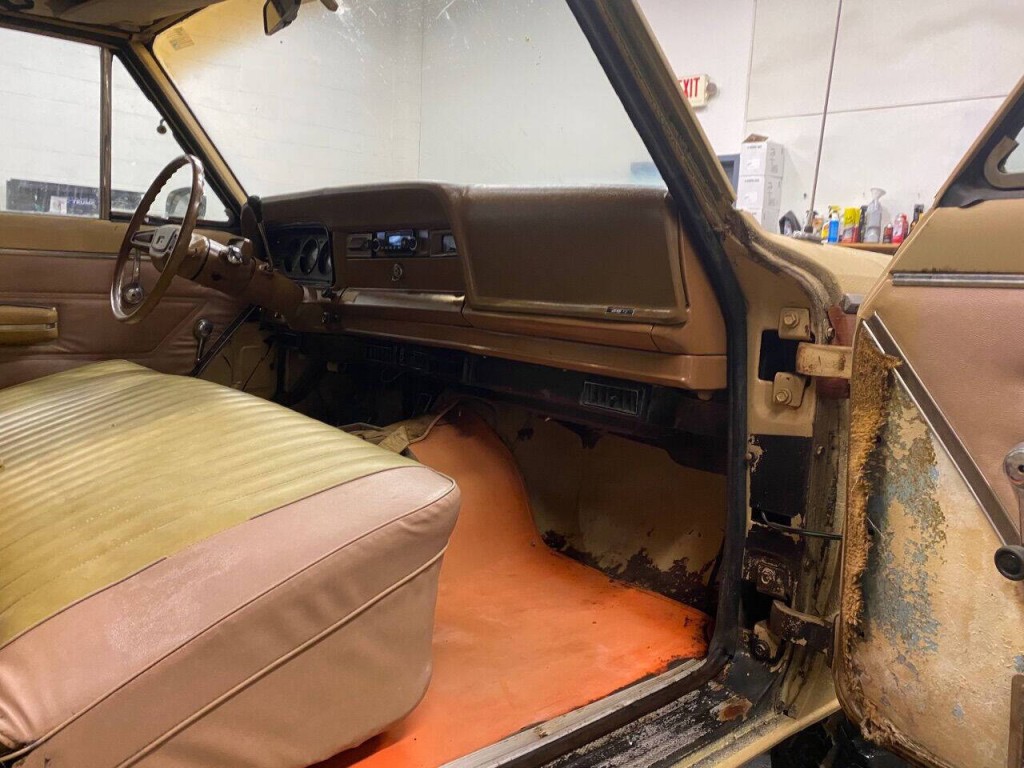 1979 Jeep Wagoneer Image 14