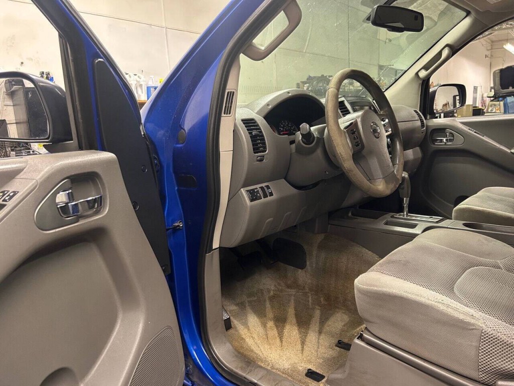 2012 Nissan Frontier Image 12