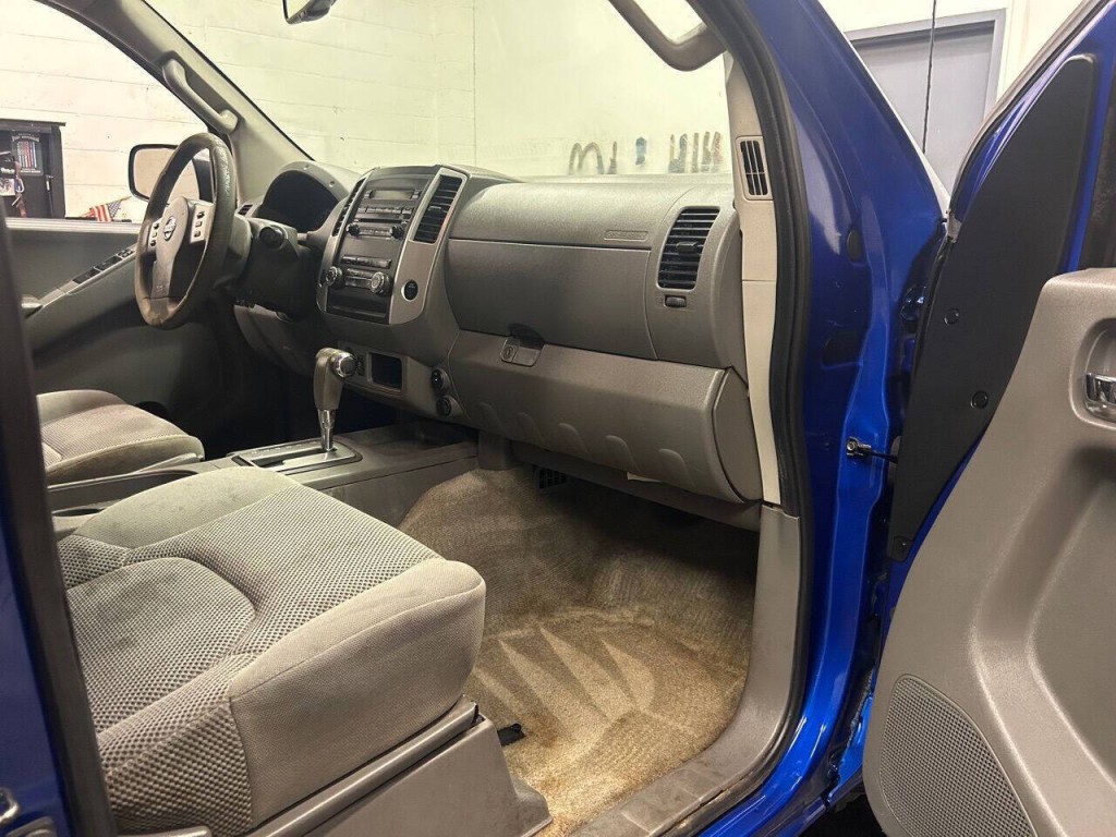 2012 Nissan Frontier Image 13