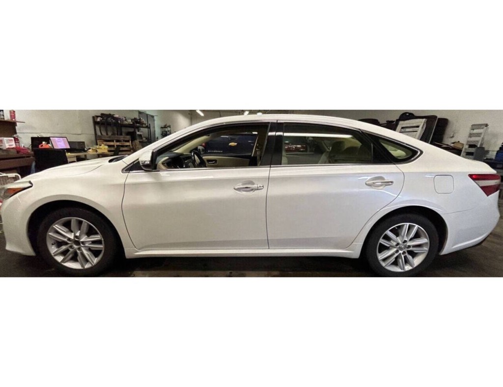 2014 Toyota Avalon Image 2