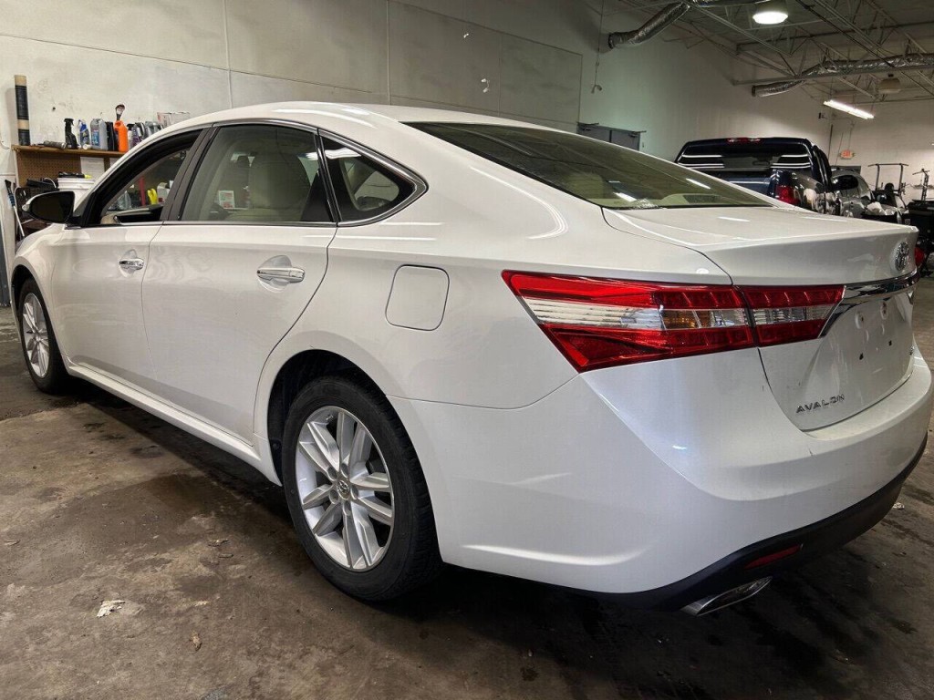 2014 Toyota Avalon Image 3