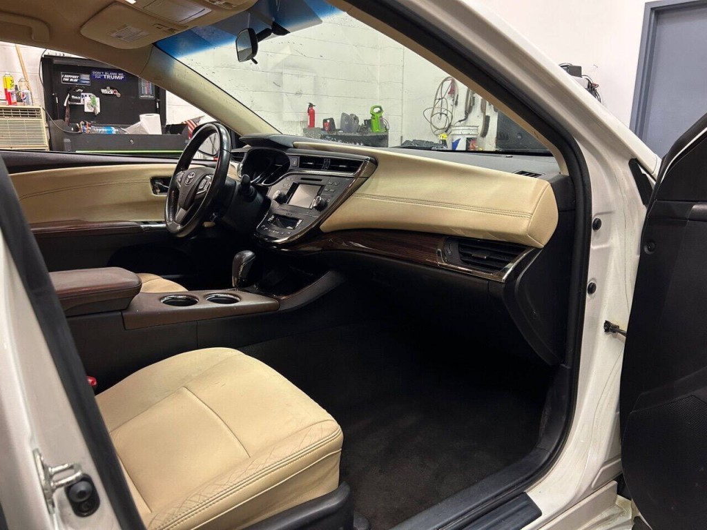 2014 Toyota Avalon Image 13
