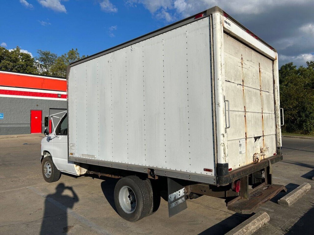 1996 Ford E-Series Image 2