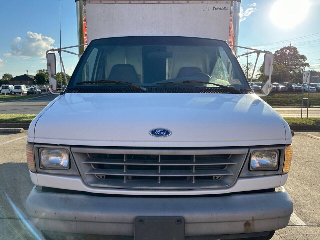 1996 Ford E-Series Image 8
