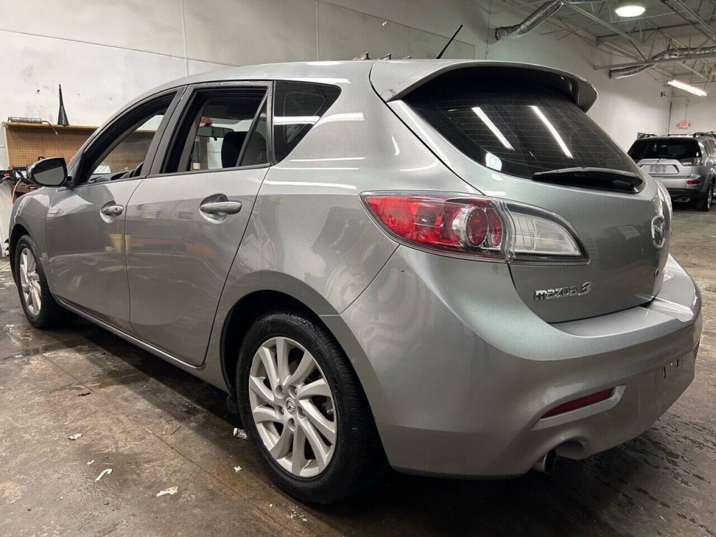 2012 Mazda Mazda3 Image 2
