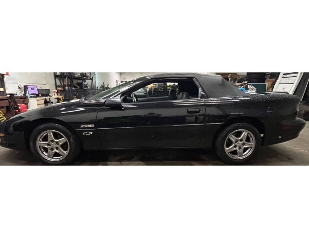 1997 Chevrolet Camaro Image 2