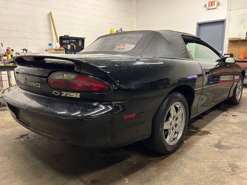 1997 Chevrolet Camaro Image 5