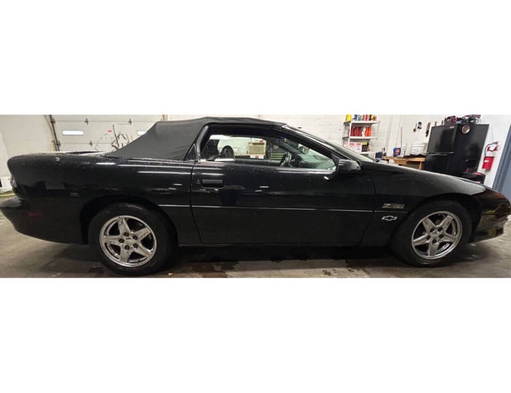 1997 Chevrolet Camaro Image 6