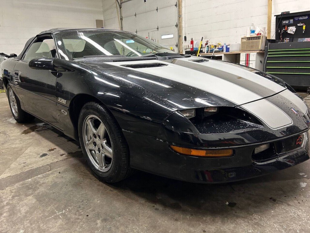 1997 Chevrolet Camaro Image 7