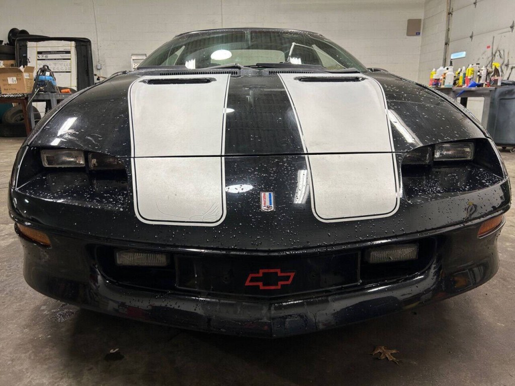 1997 Chevrolet Camaro Image 8