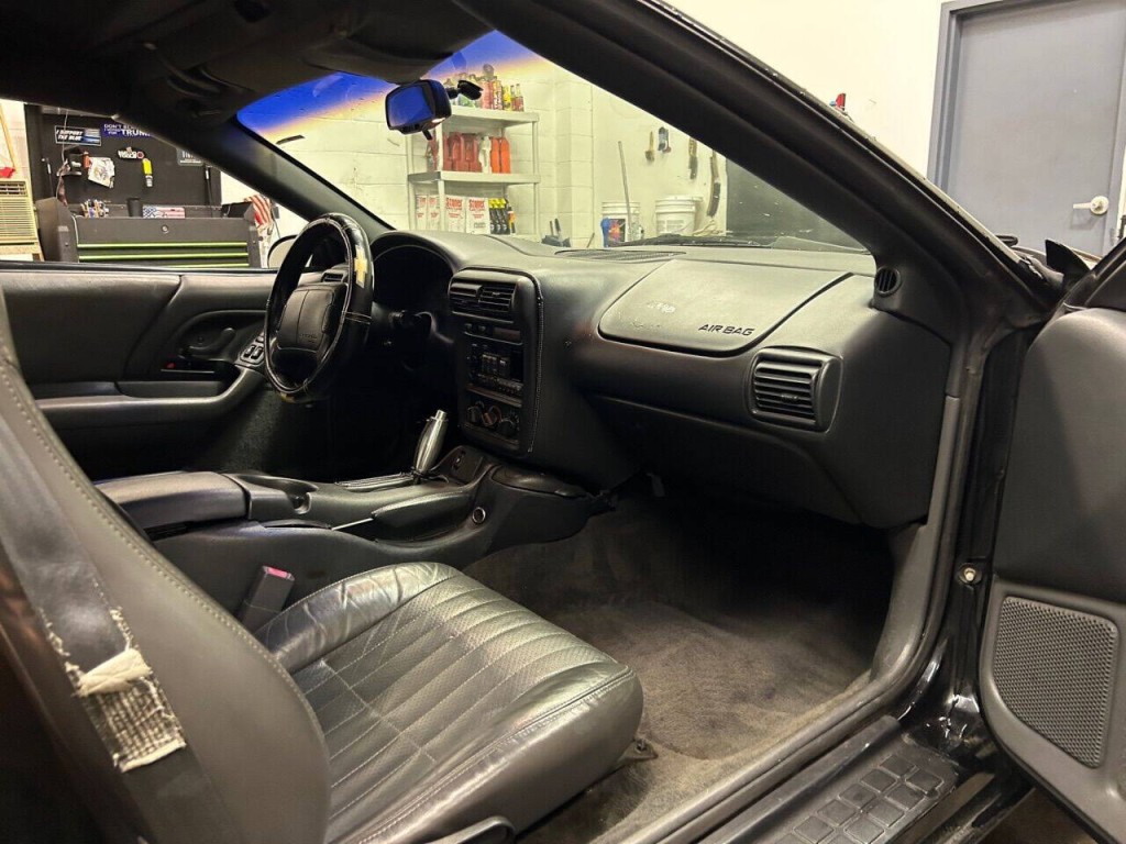 1997 Chevrolet Camaro Image 14