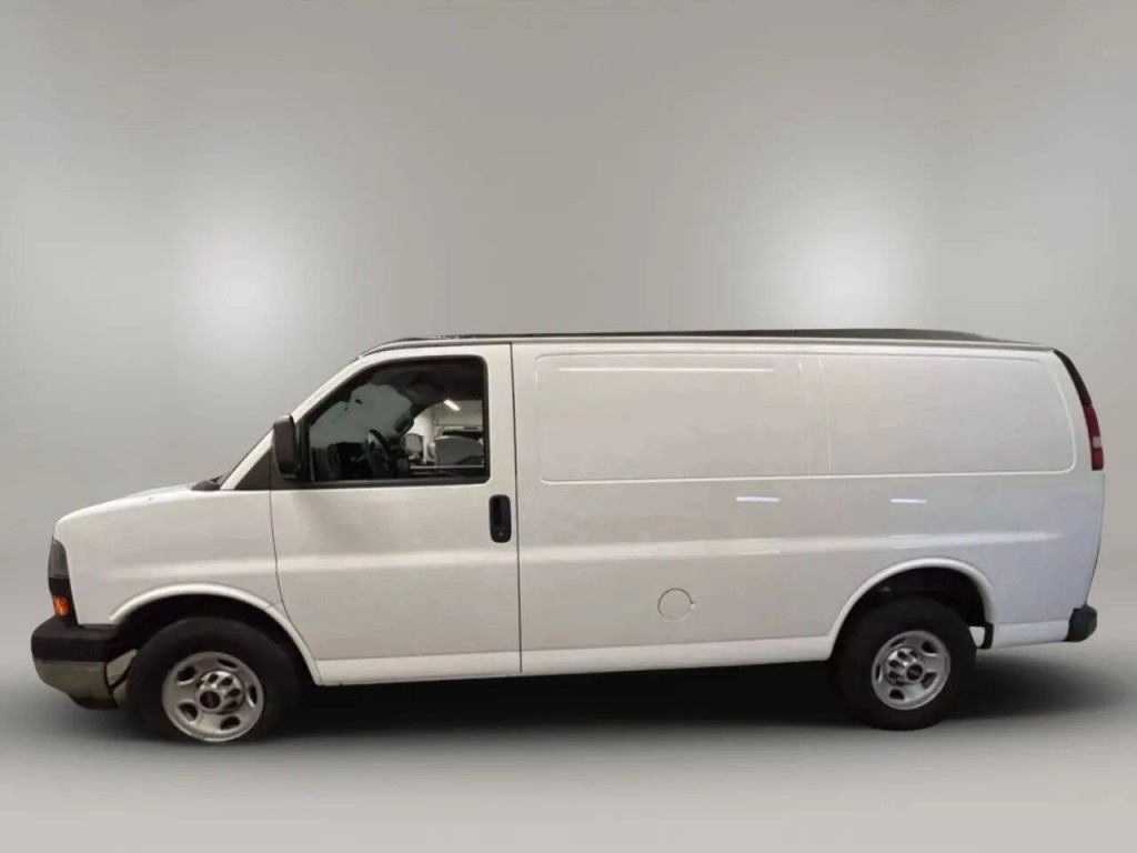 2017 GMC Savana Image 2