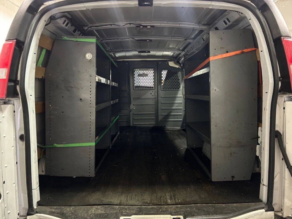 2017 GMC Savana Image 5