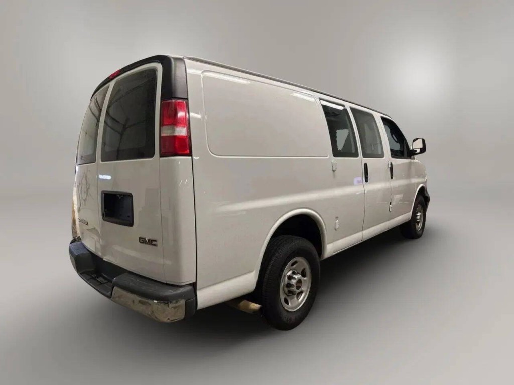2017 GMC Savana Image 6