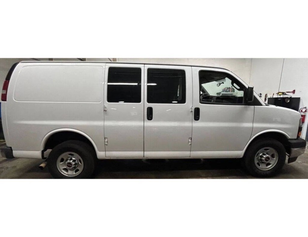 2017 GMC Savana Image 7