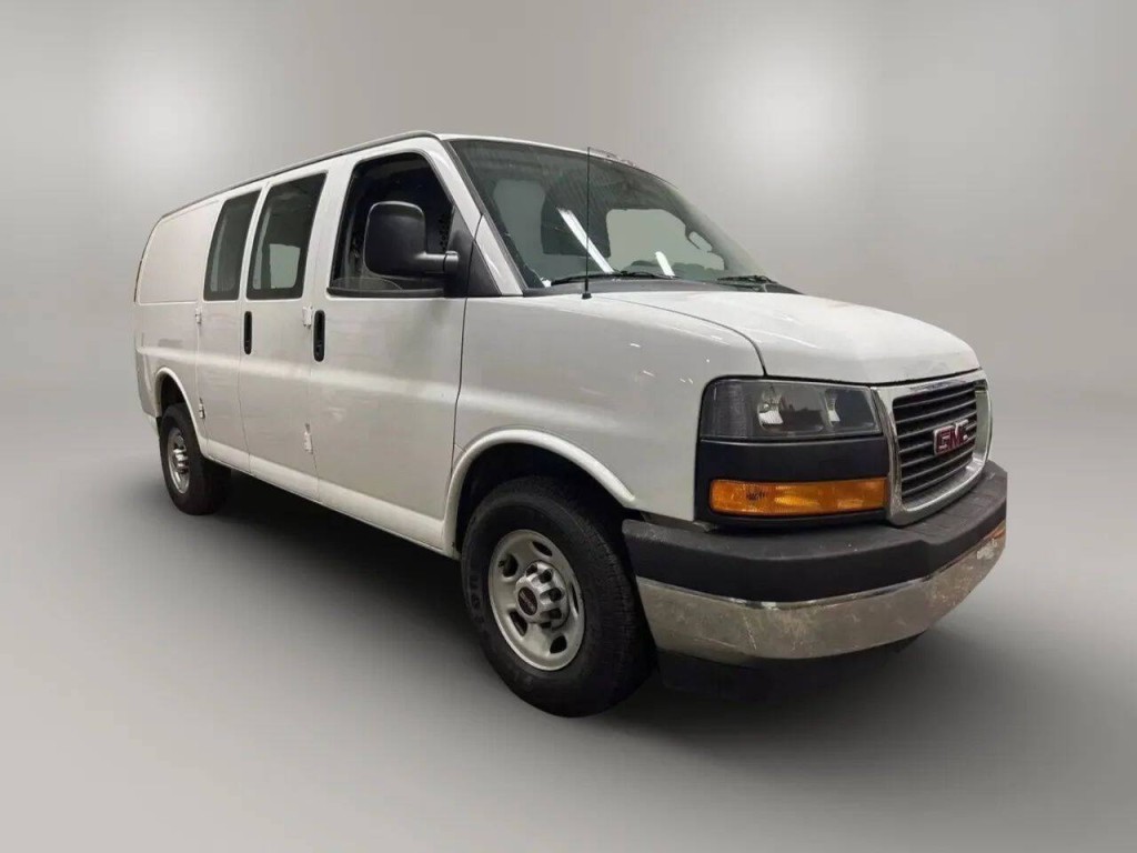 2017 GMC Savana Image 9