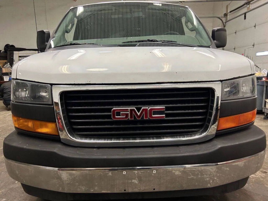 2017 GMC Savana Image 10