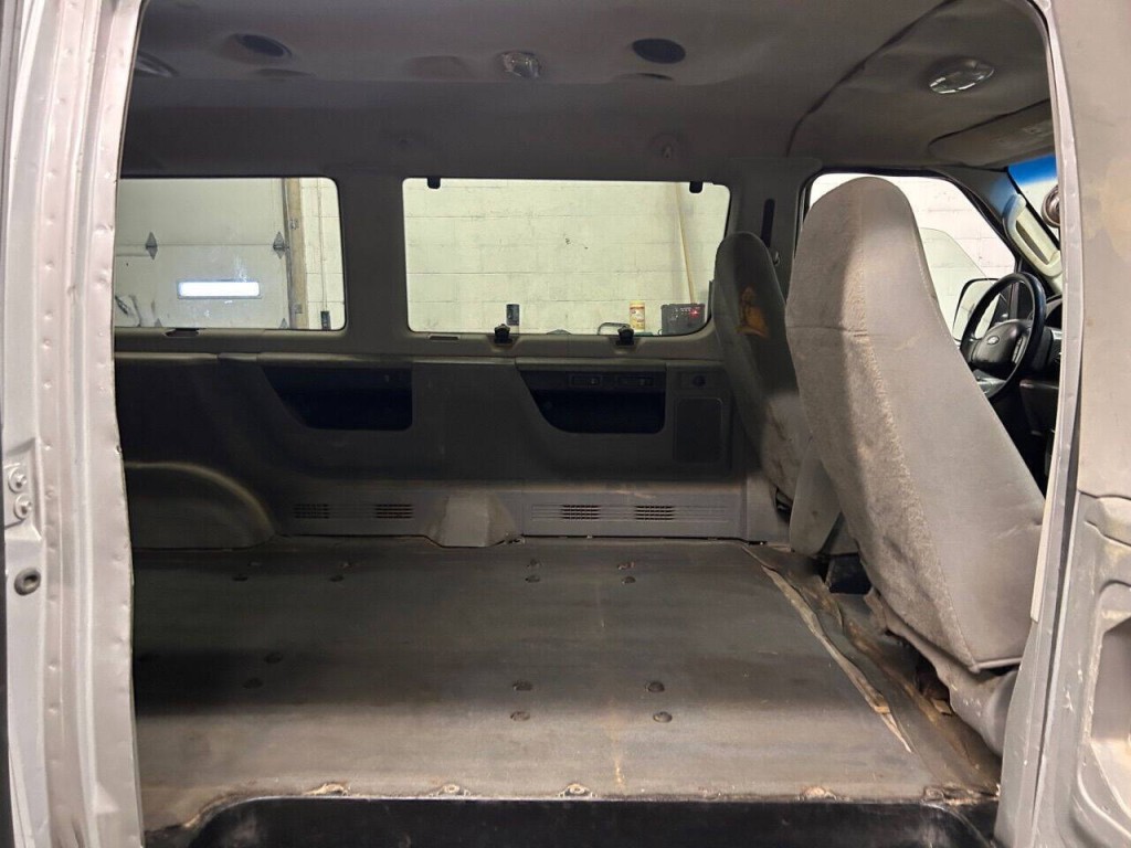 2008 Ford E-Series Image 10
