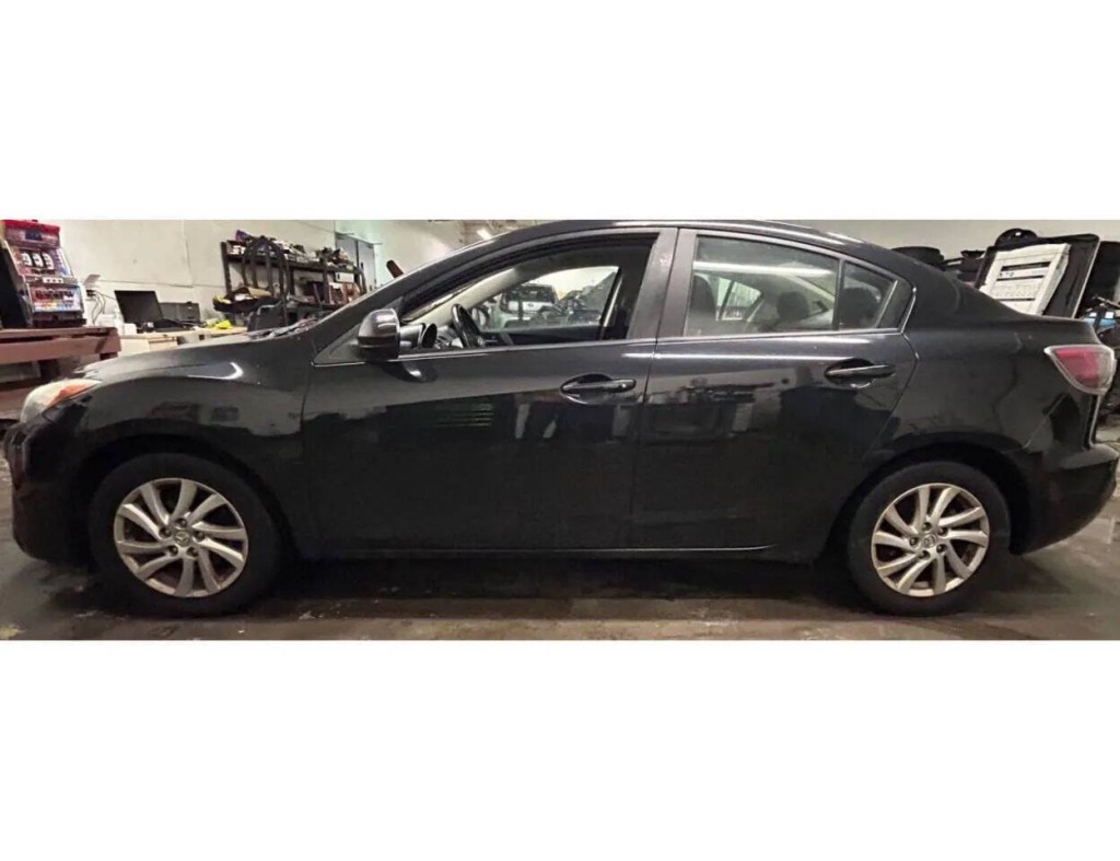 2012 Mazda Mazda3 Image 2