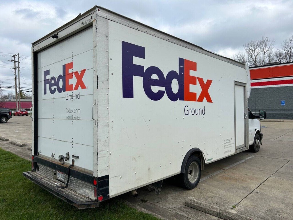 2017 Chevrolet Express Image 5