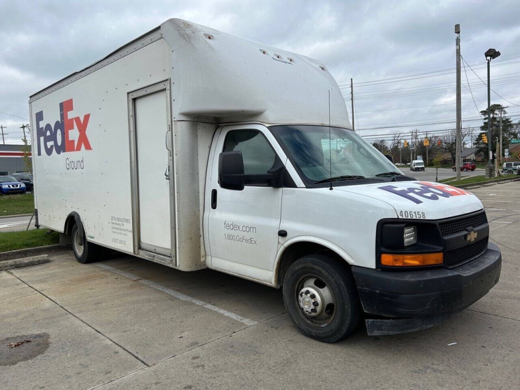 2017 Chevrolet Express Image 7