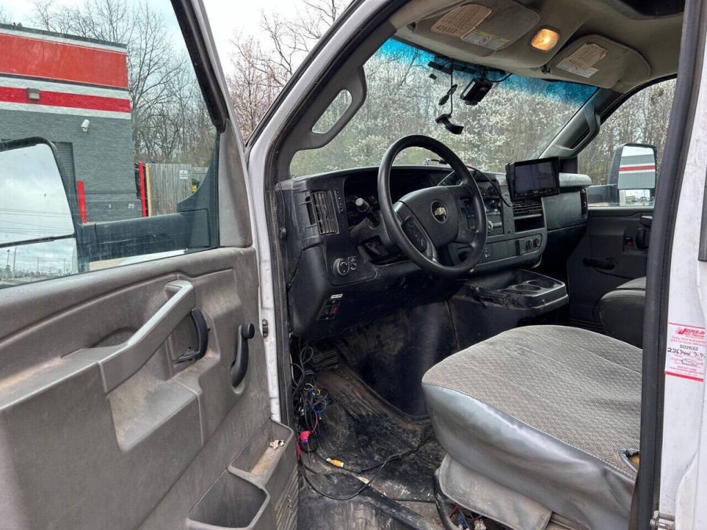 2017 Chevrolet Express Image 12