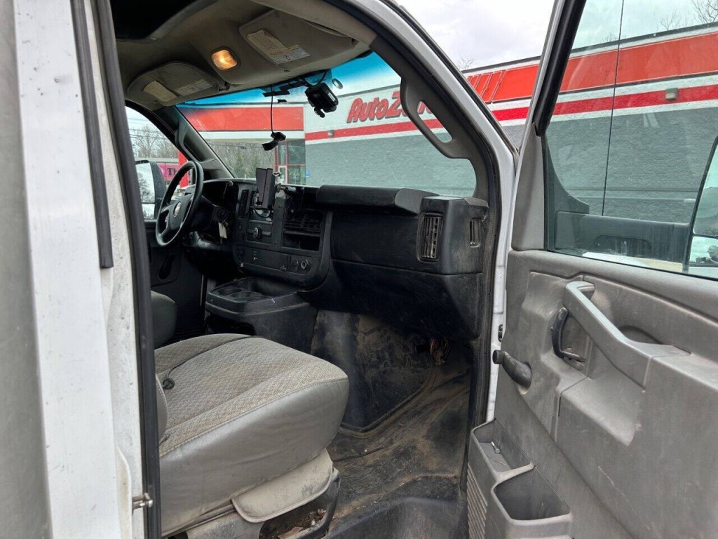 2017 Chevrolet Express Image 13