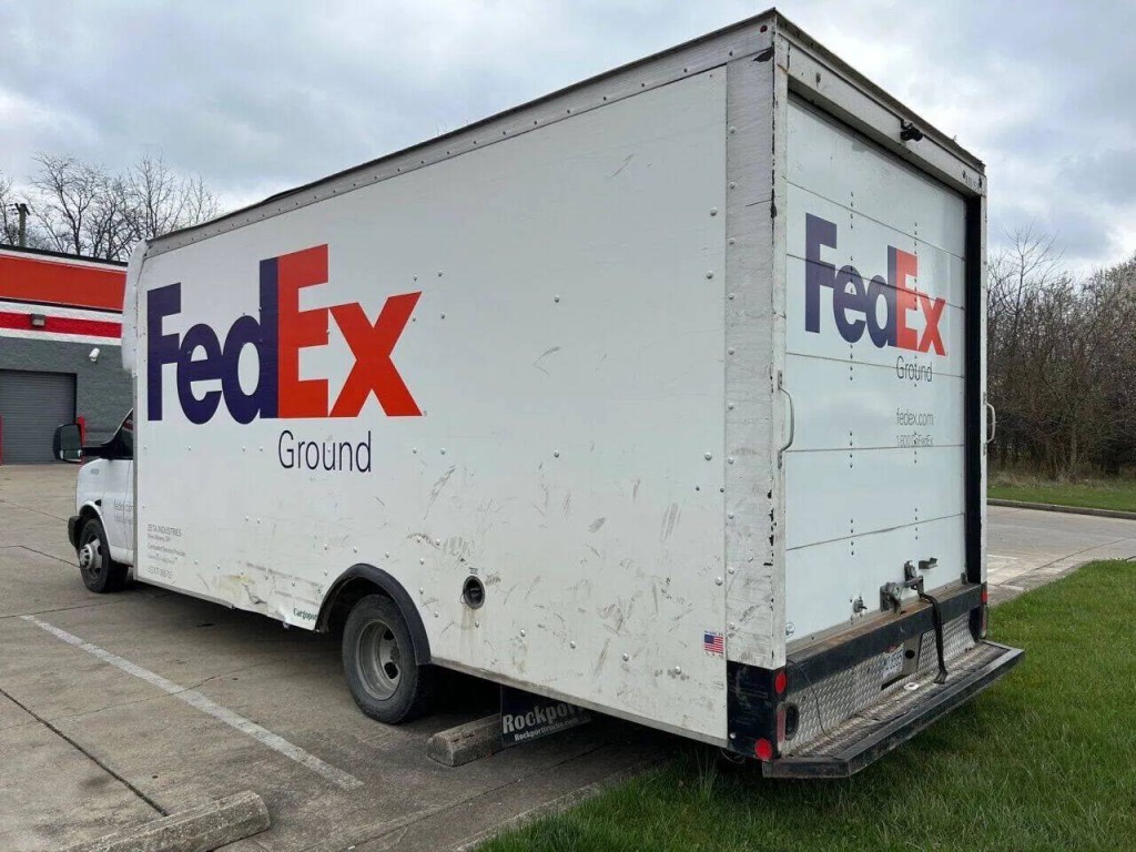 2017 Chevrolet Express Image 3