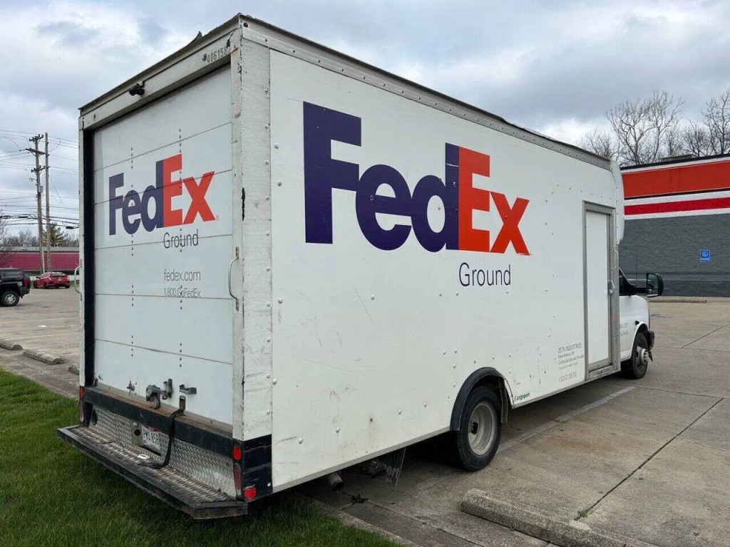 2017 Chevrolet Express Image 5