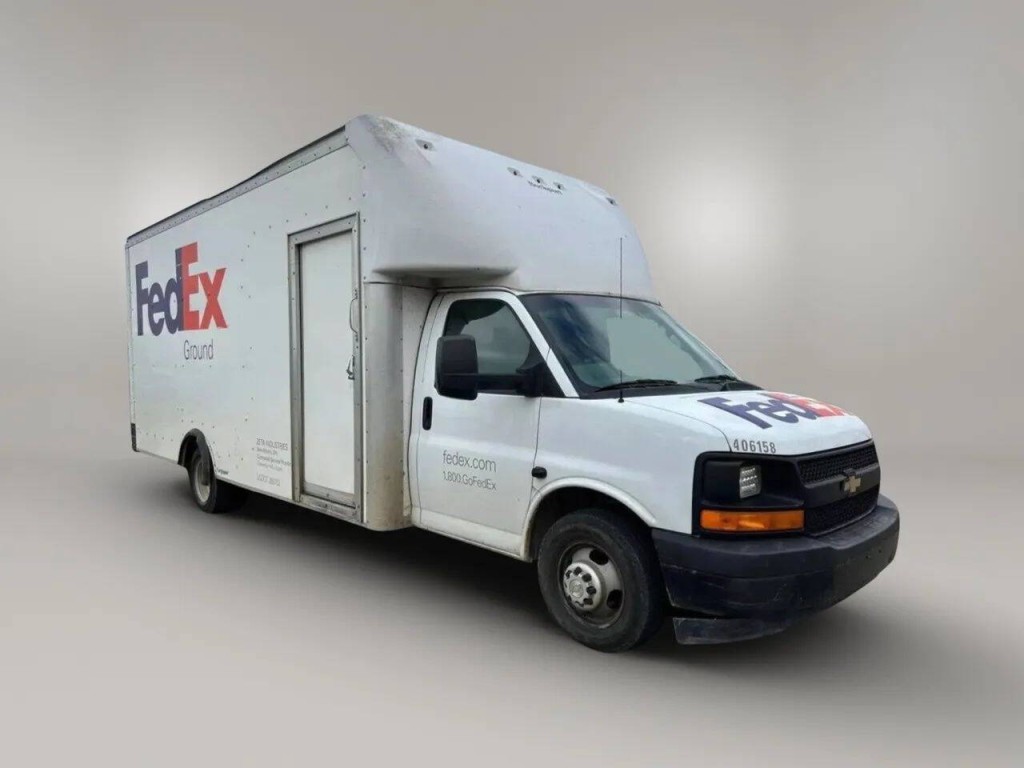 2017 Chevrolet Express Image 7
