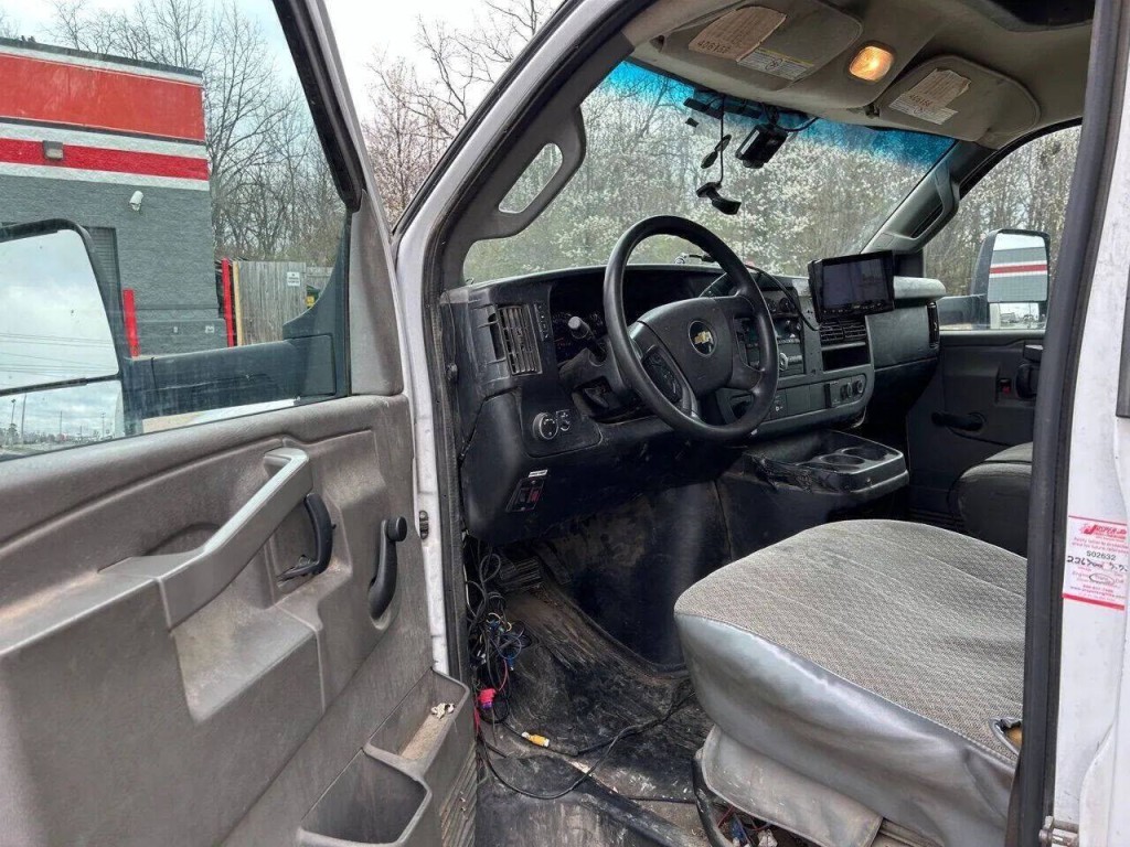 2017 Chevrolet Express Image 12