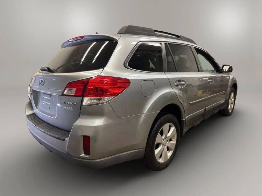 2011 Subaru Outback Image 4