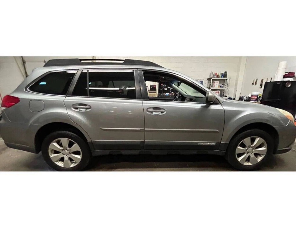 2011 Subaru Outback Image 5