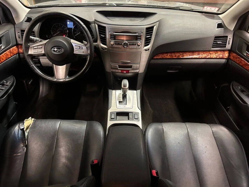 2011 Subaru Outback Image 13