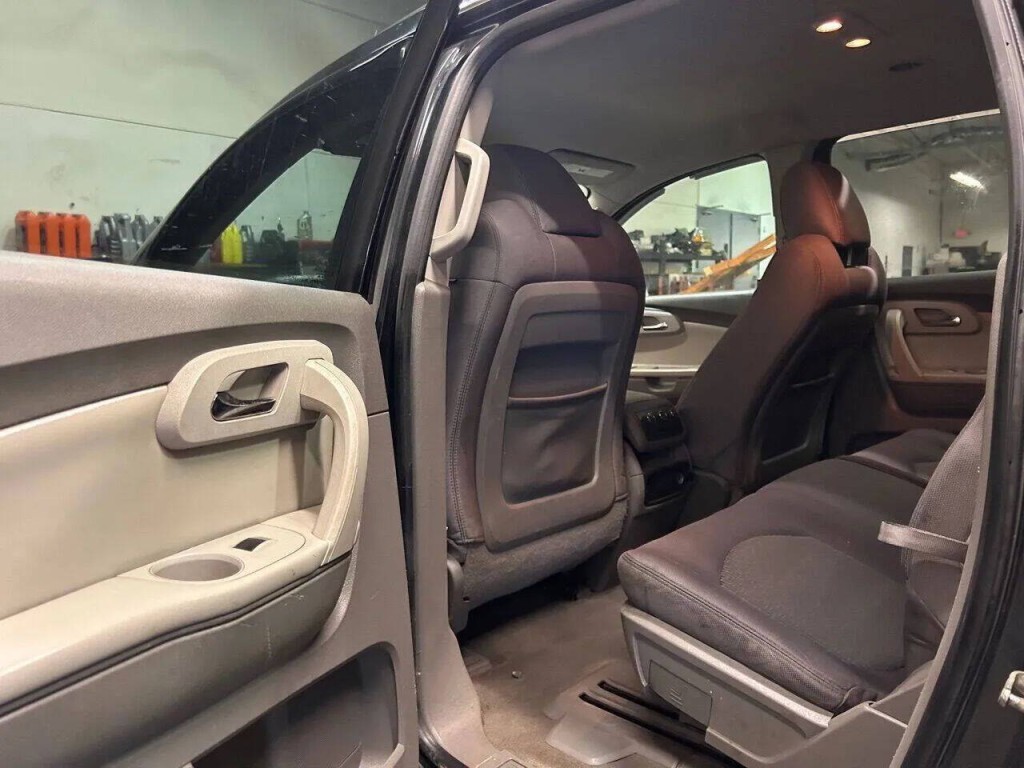 2012 Chevrolet Traverse Image 11