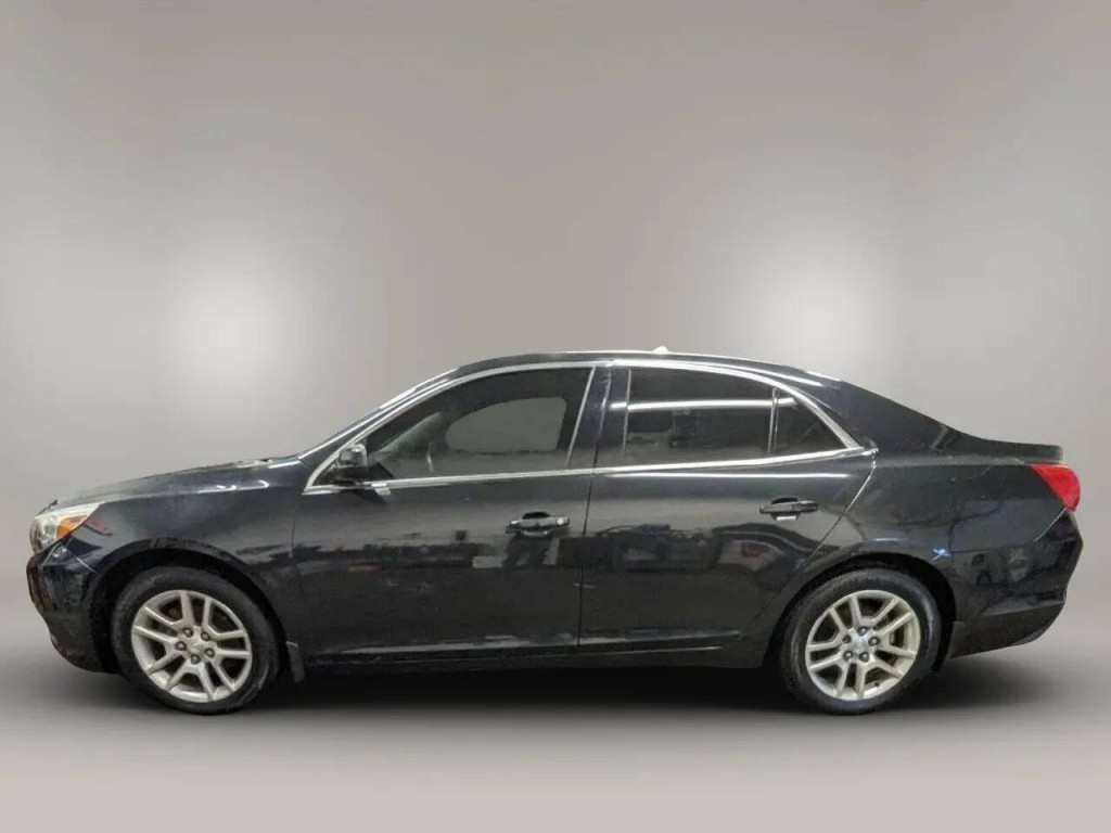 2013 Chevrolet Malibu Image 2