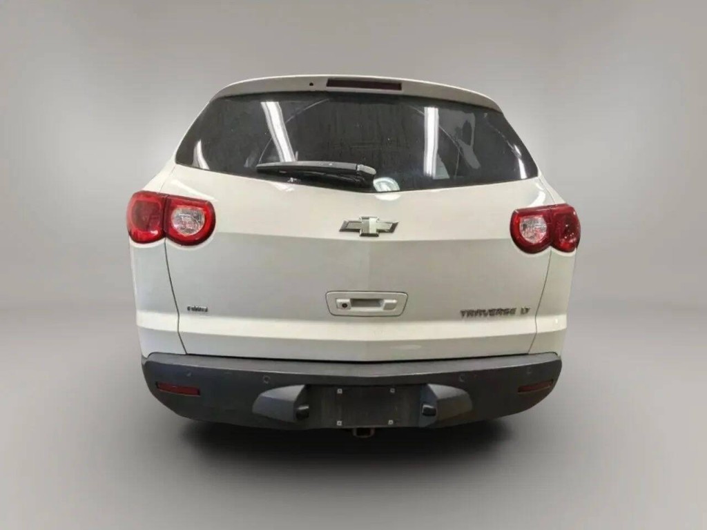 2011 Chevrolet Traverse Image 3