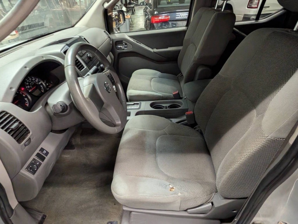 2009 Nissan Frontier Image 9