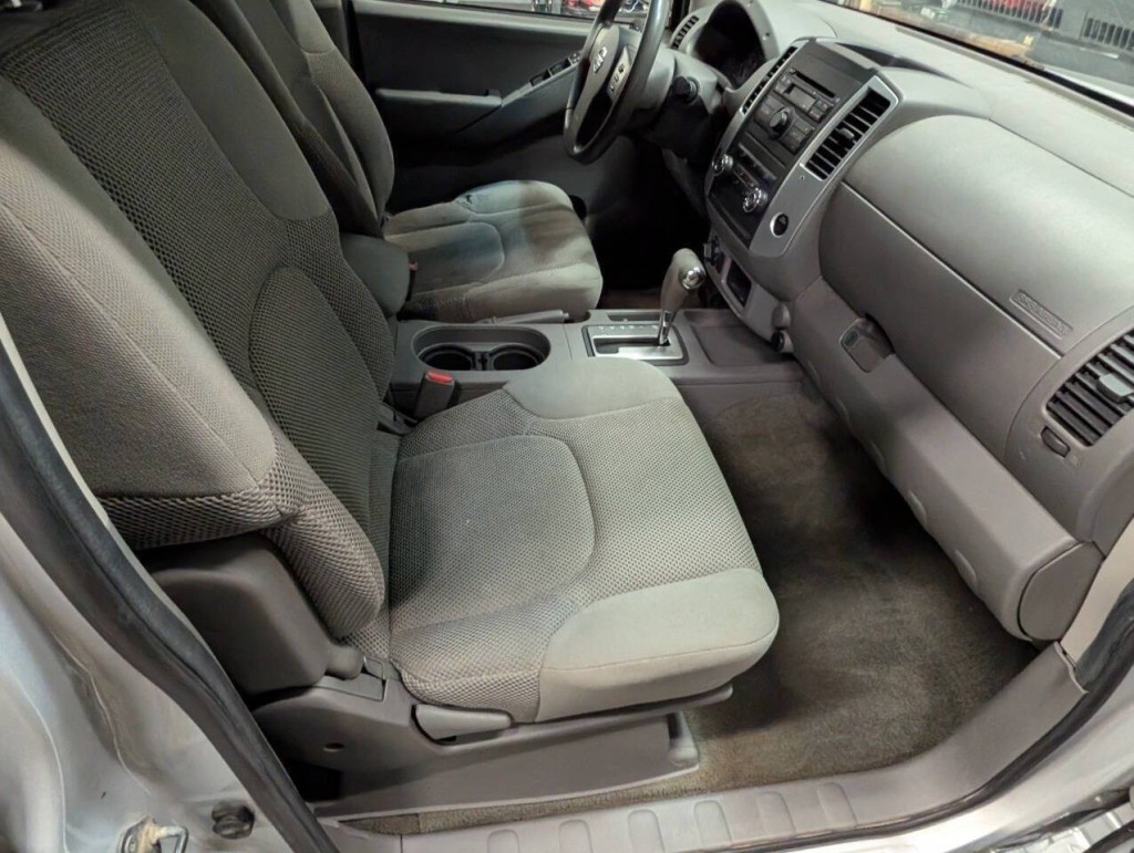 2009 Nissan Frontier Image 10