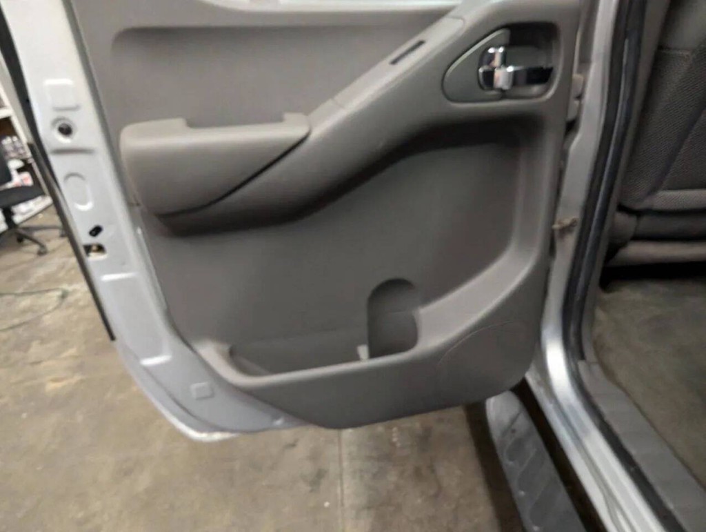 2009 Nissan Frontier Image 15