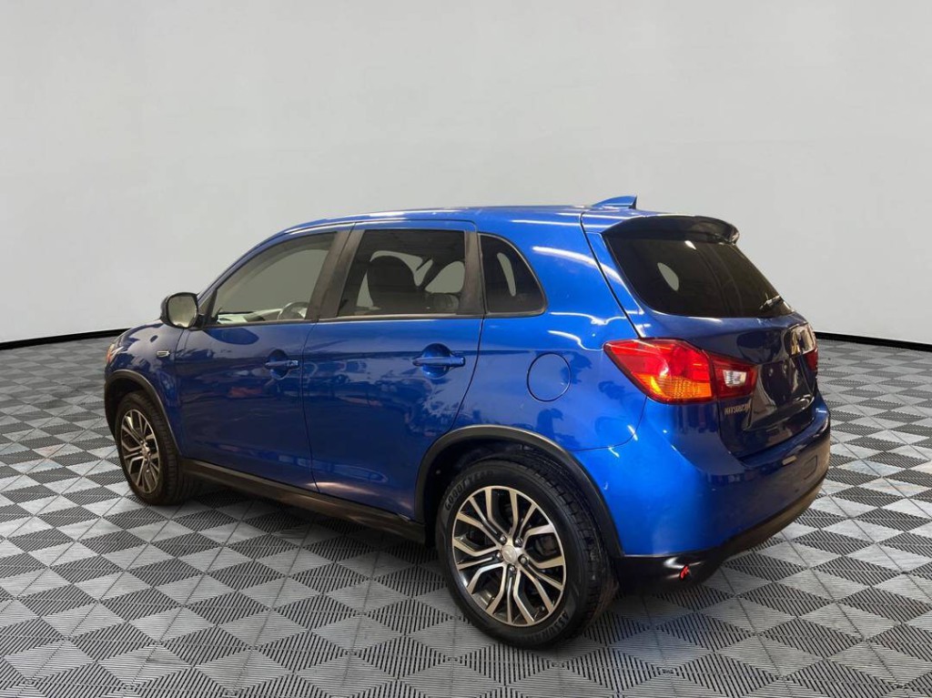 2017 Mitsubishi Outlander Image 4