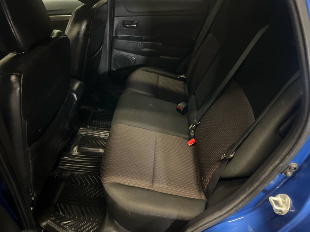 2017 Mitsubishi Outlander Image 10